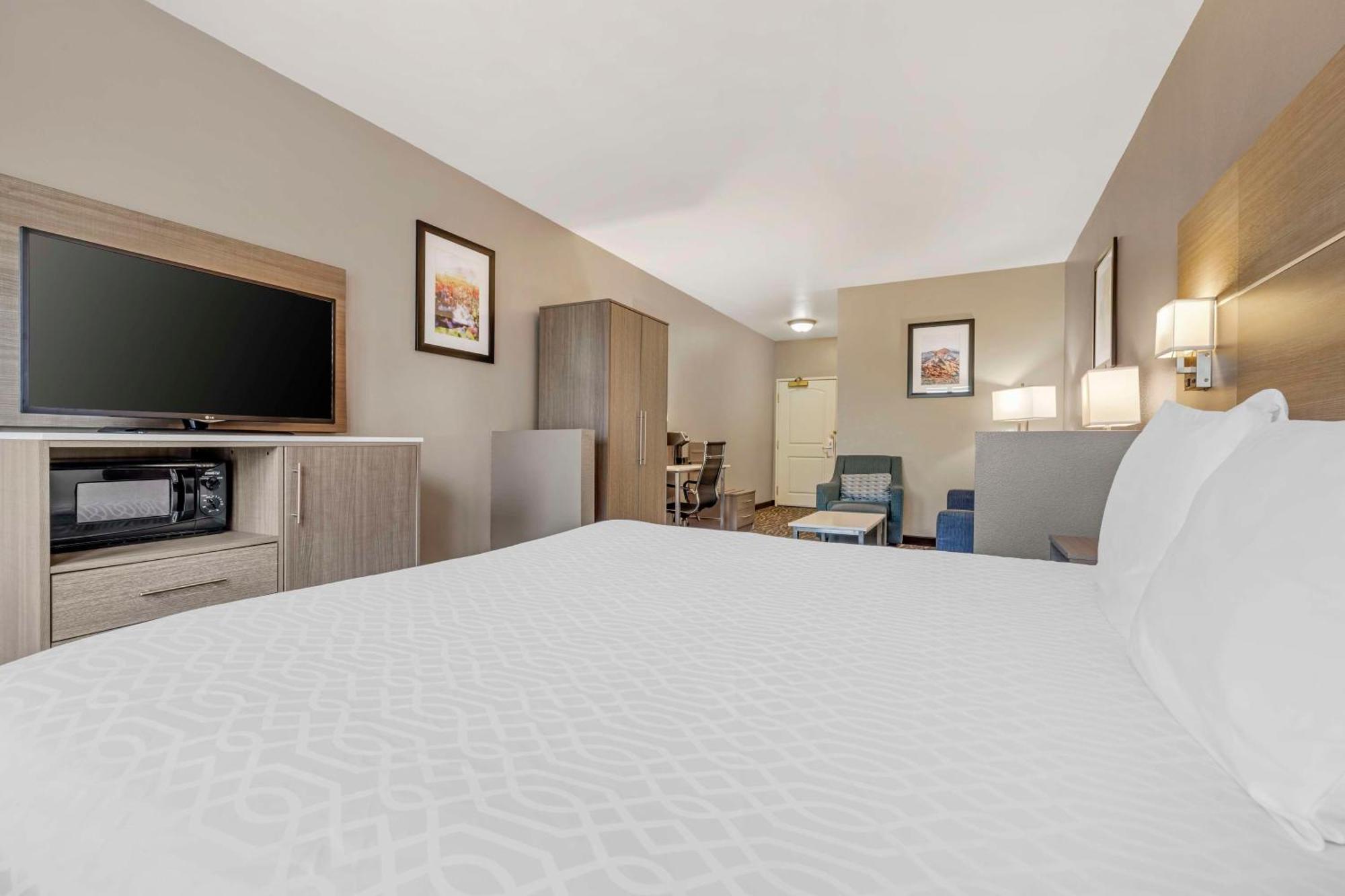 Best Western Plus Lake Elsinore Inn & Suites מראה חיצוני תמונה