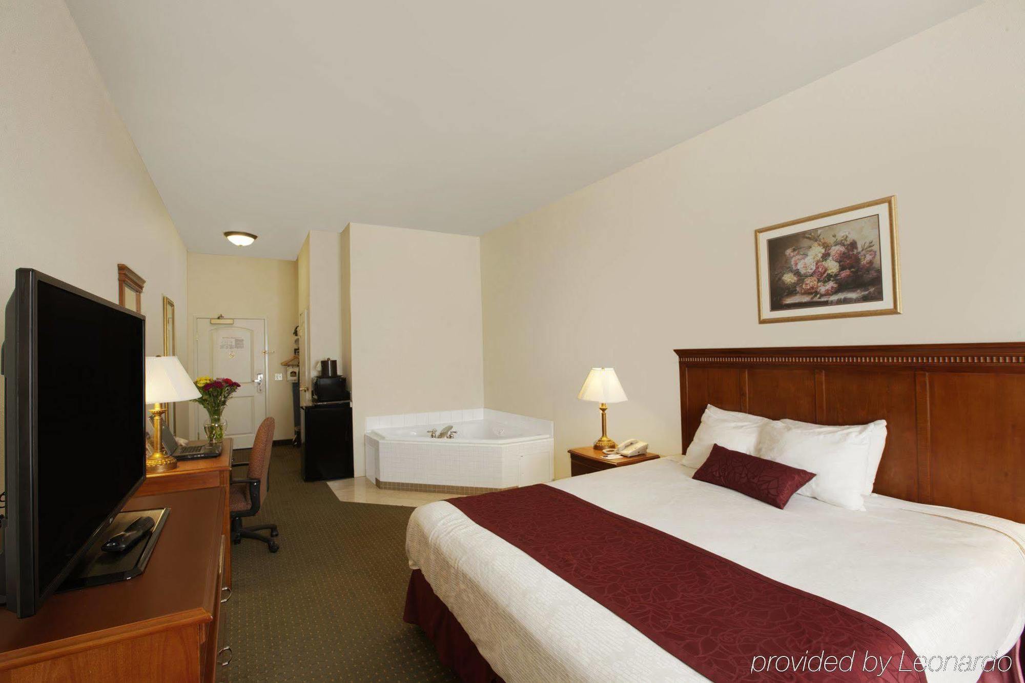 Best Western Plus Lake Elsinore Inn & Suites מראה חיצוני תמונה