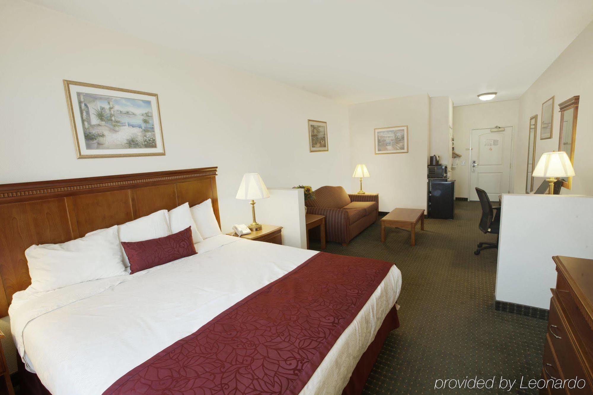 Best Western Plus Lake Elsinore Inn & Suites מראה חיצוני תמונה