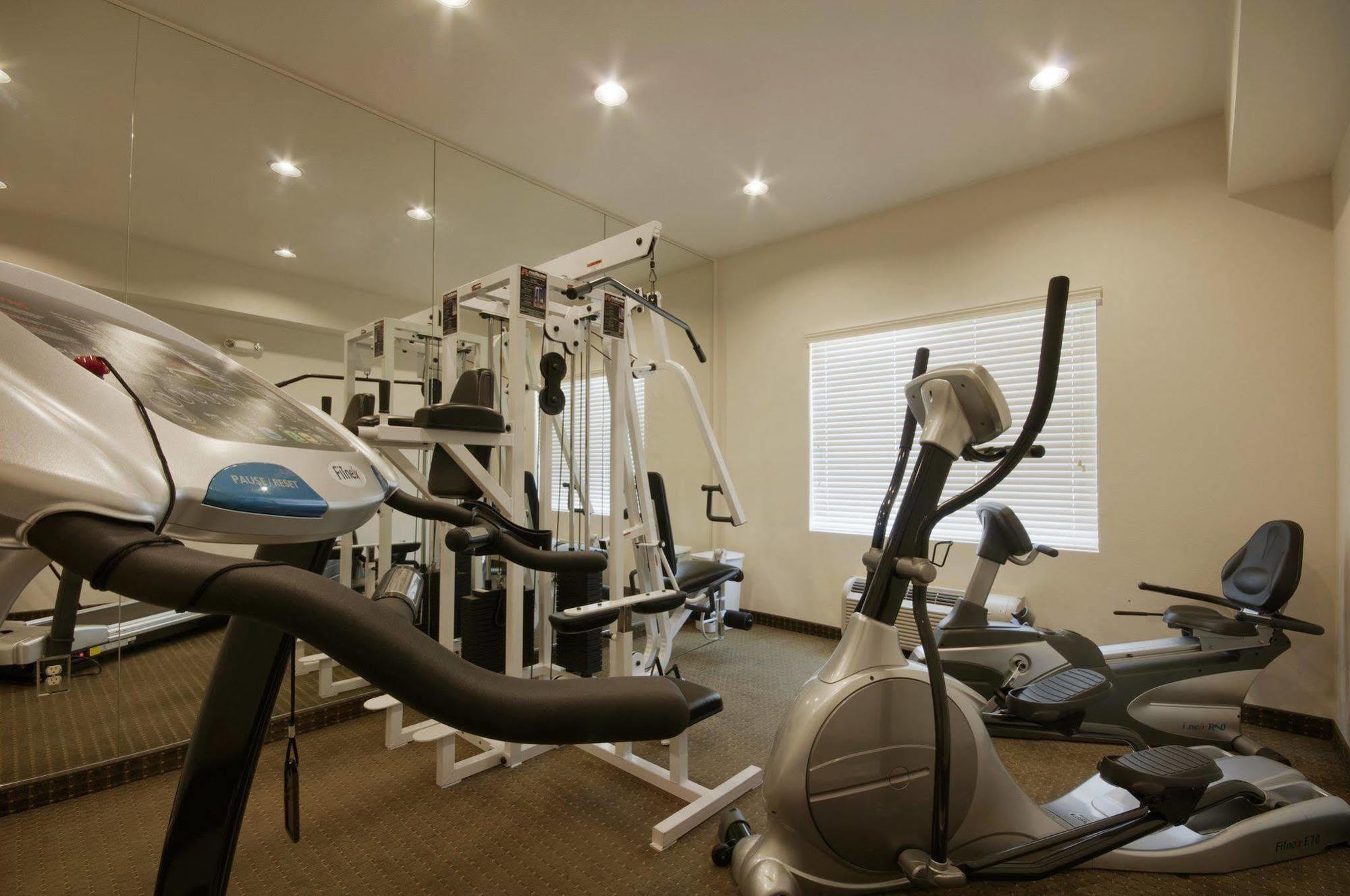 Best Western Plus Lake Elsinore Inn & Suites מראה חיצוני תמונה