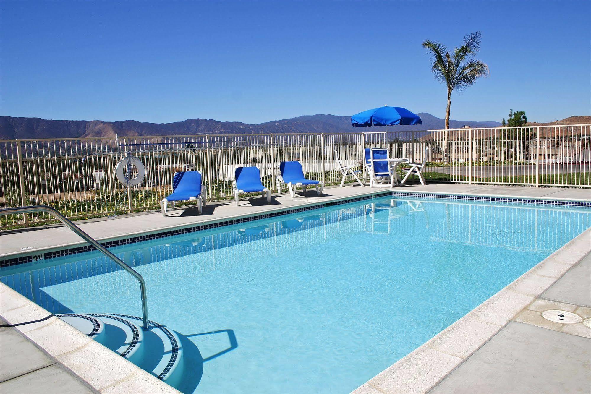 Best Western Plus Lake Elsinore Inn & Suites מראה חיצוני תמונה