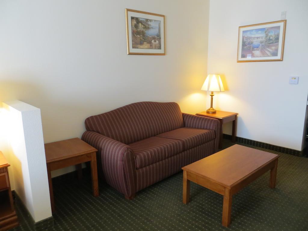 Best Western Plus Lake Elsinore Inn & Suites מראה חיצוני תמונה