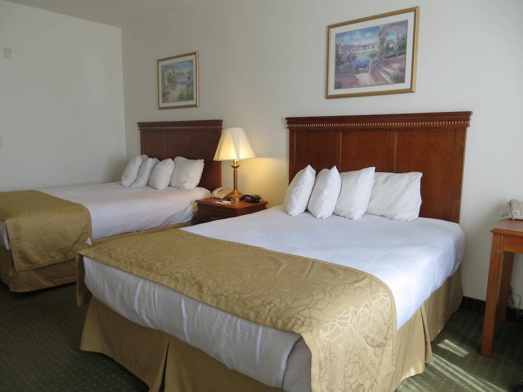 Best Western Plus Lake Elsinore Inn & Suites מראה חיצוני תמונה