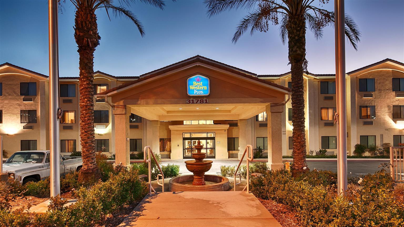Best Western Plus Lake Elsinore Inn & Suites מראה חיצוני תמונה
