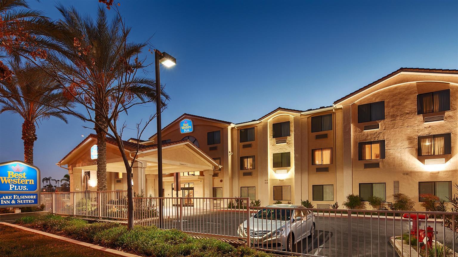 Best Western Plus Lake Elsinore Inn & Suites מראה חיצוני תמונה