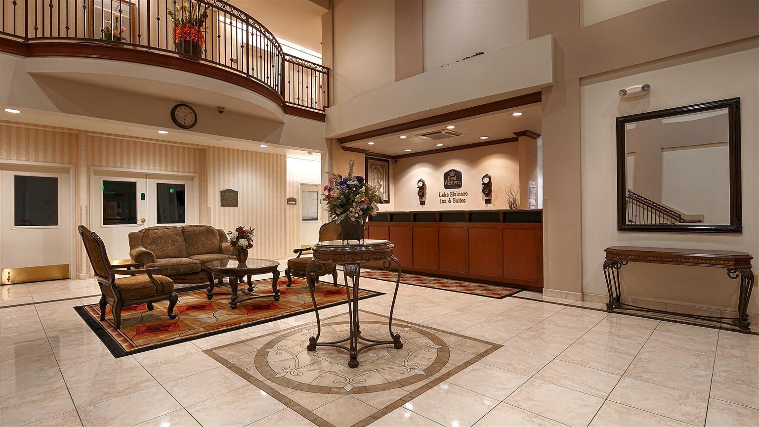 Best Western Plus Lake Elsinore Inn & Suites מראה חיצוני תמונה